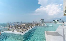 Sea View 5 Star Luxury Stay At Pattaya